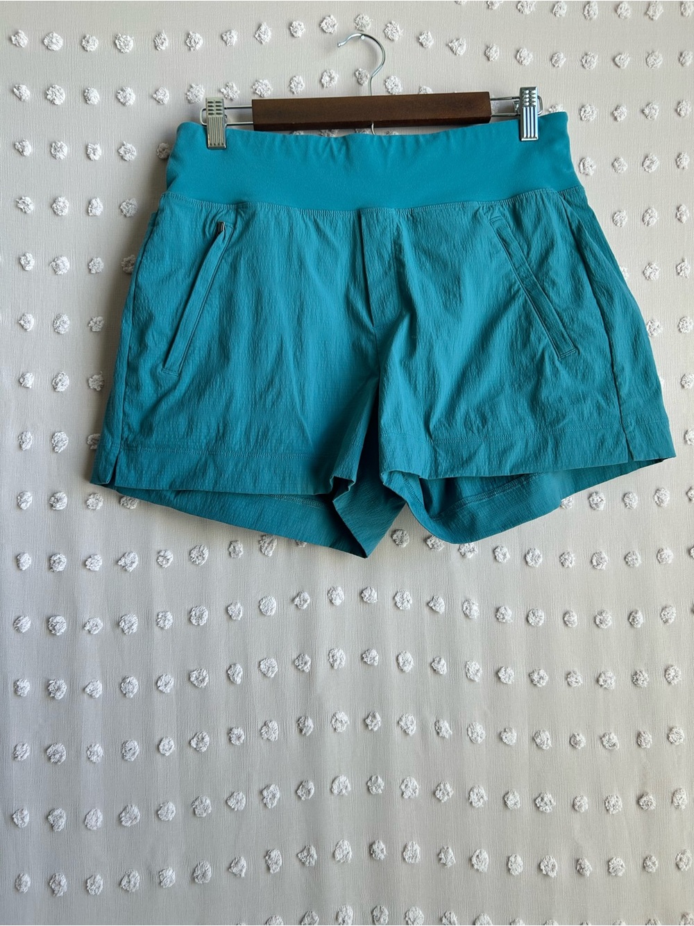 Athleta Trekkie North Mid Rise Short Sz 8 Teal Blue